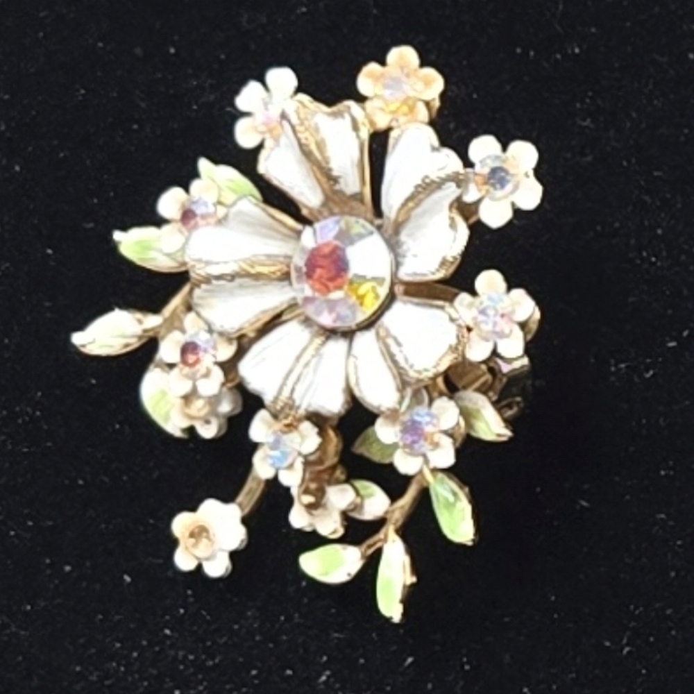 Vintage Coro White Enamal & Rhinestone Flower Bouquet Brooch Pin - Picture 8 of 8